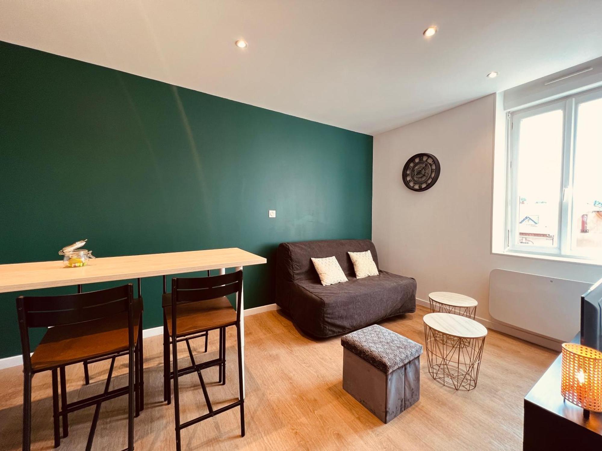 Le Gatsby - Home Homy Montlucon Bagian luar foto