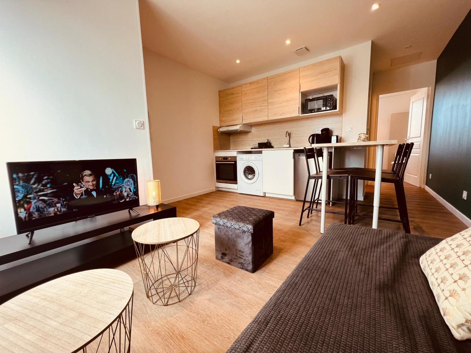 Le Gatsby - Home Homy Montlucon Bagian luar foto